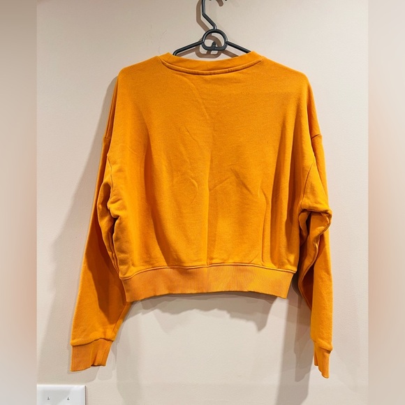 🔥WeekDay Sweatshirt 🔥 - Picture 2 of 6